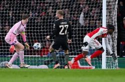 开云体育网页版-阿森纳球员赛后面对镜头，激动泪洒的简单介绍