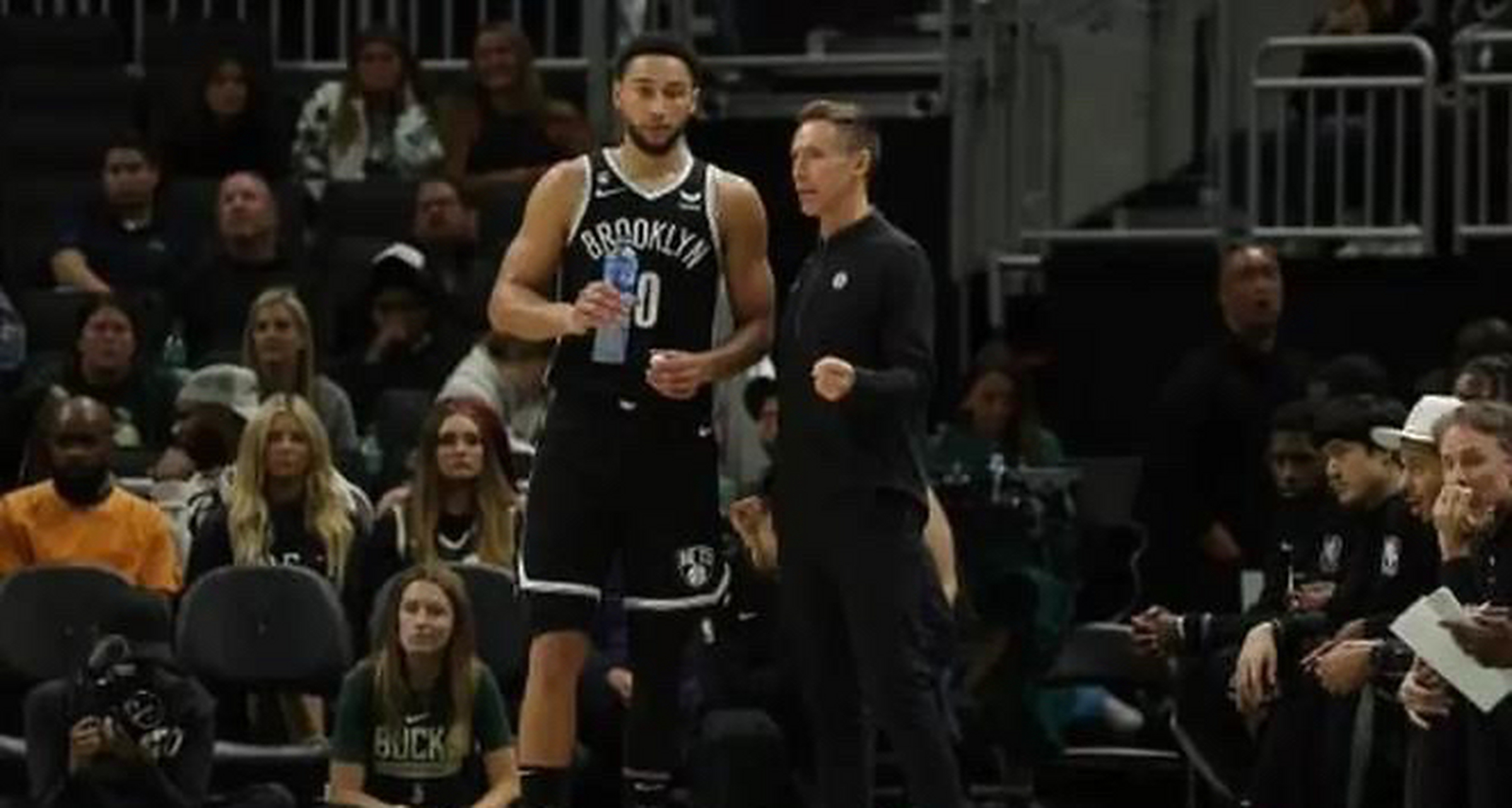 雄鹿队遭遇失利，输给篮网队