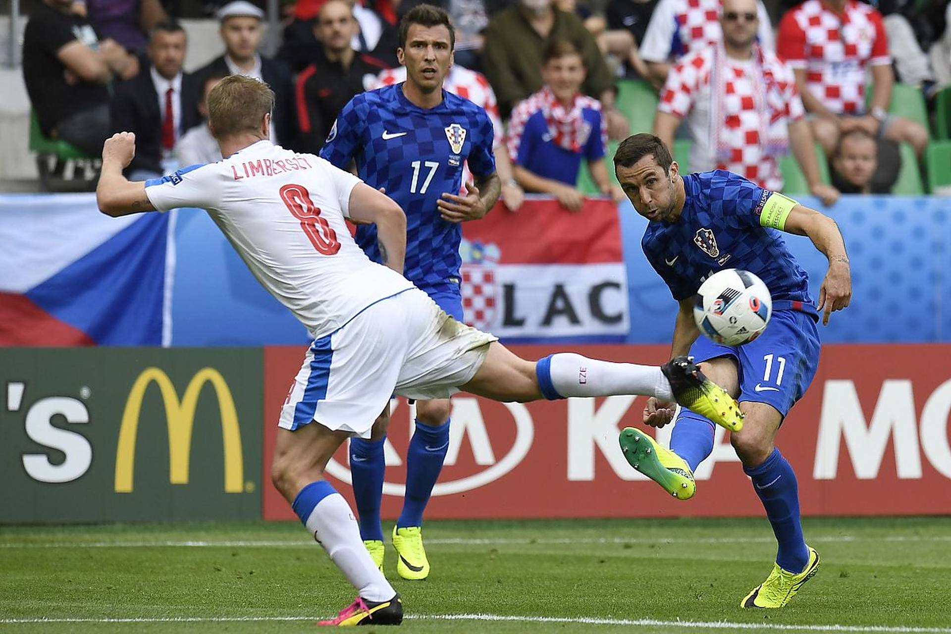 包含欧洲杯预选赛:各队实力逐渐显现,角逐激烈的词条 包含欧洲杯预选赛:各队实力逐渐显现,角逐激烈的词条