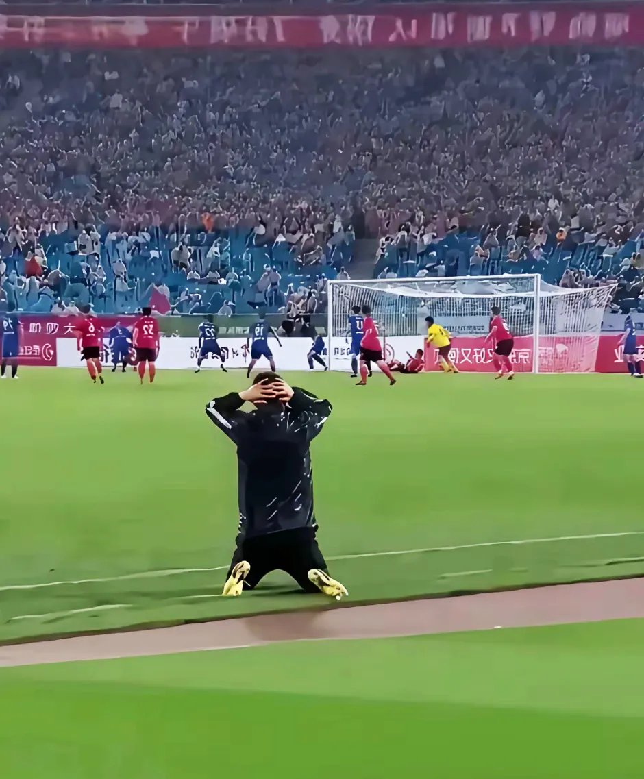 关于著名球员踢飞点球绝杀，球队惨遭逆转败局已定的信息