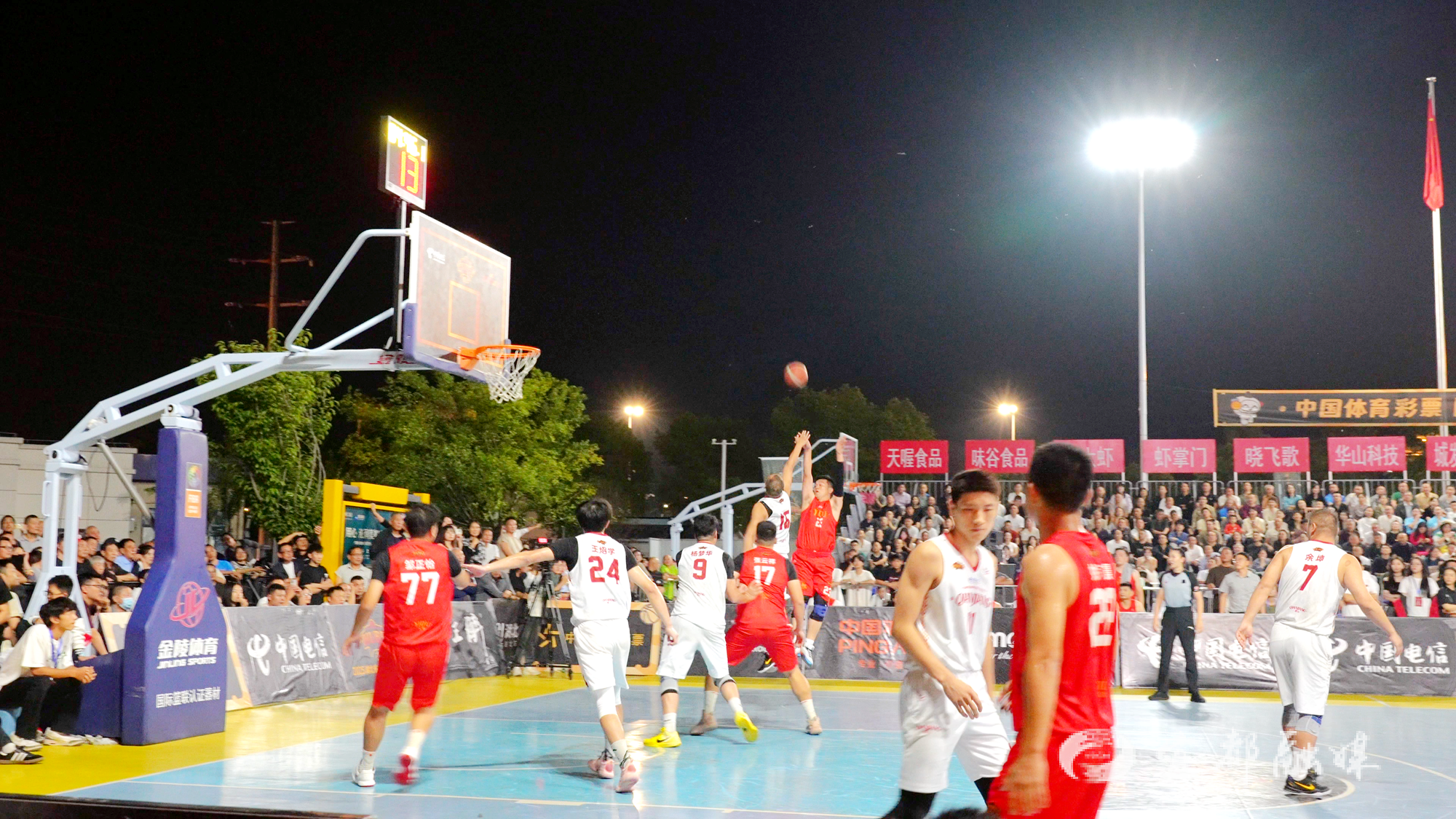 篮球联赛精彩纷呈，球队实力愈发强大的简单介绍