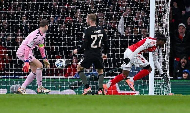 阿森纳球员赛后面对镜头，激动泪洒的简单介绍